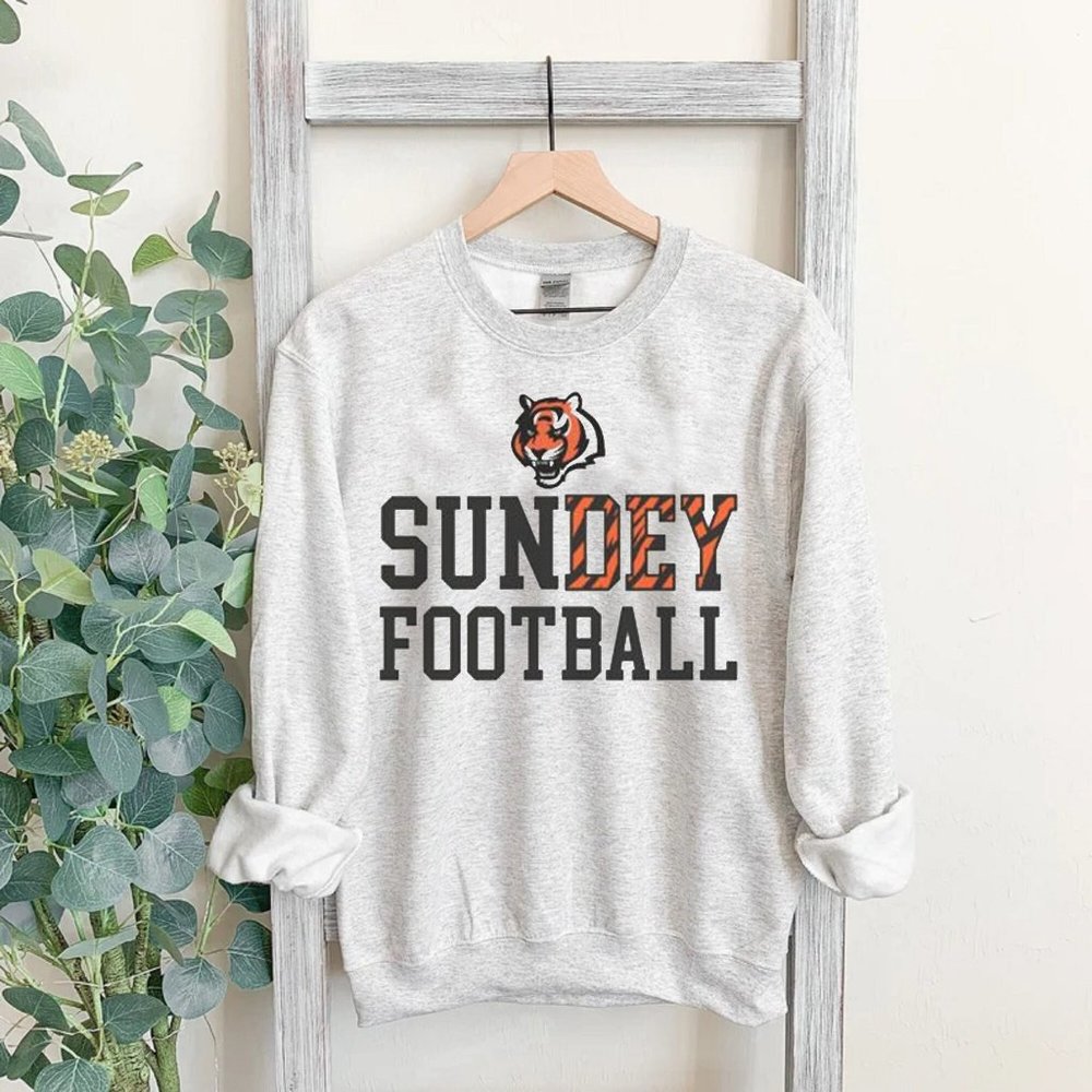 Cincinnati Bengals SUNDEY FOOTBALL Vintage Sweatshirt Bengals Sweatshirt Joe Bur - Picture 1 of 1